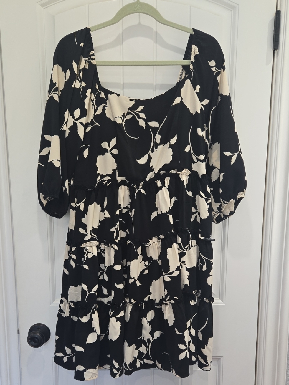 DAVI & DANI Black and Cream Floral Tiered Mini Dress